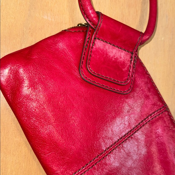 NWOT  HOBO Red Leather Women's Bag Clutch Wristlet Pockets Card Slots - Picture 2 of 3